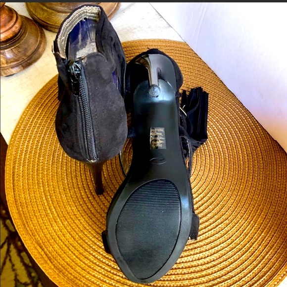 Black Shoes Heels ✨👠✨ - Picture 5 of 7